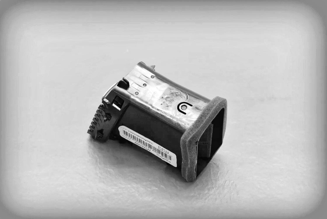 2011-22 DODGE Charger FRONT RIGHT PASSENGER  SIDE Dash INNER Air Vent OEM